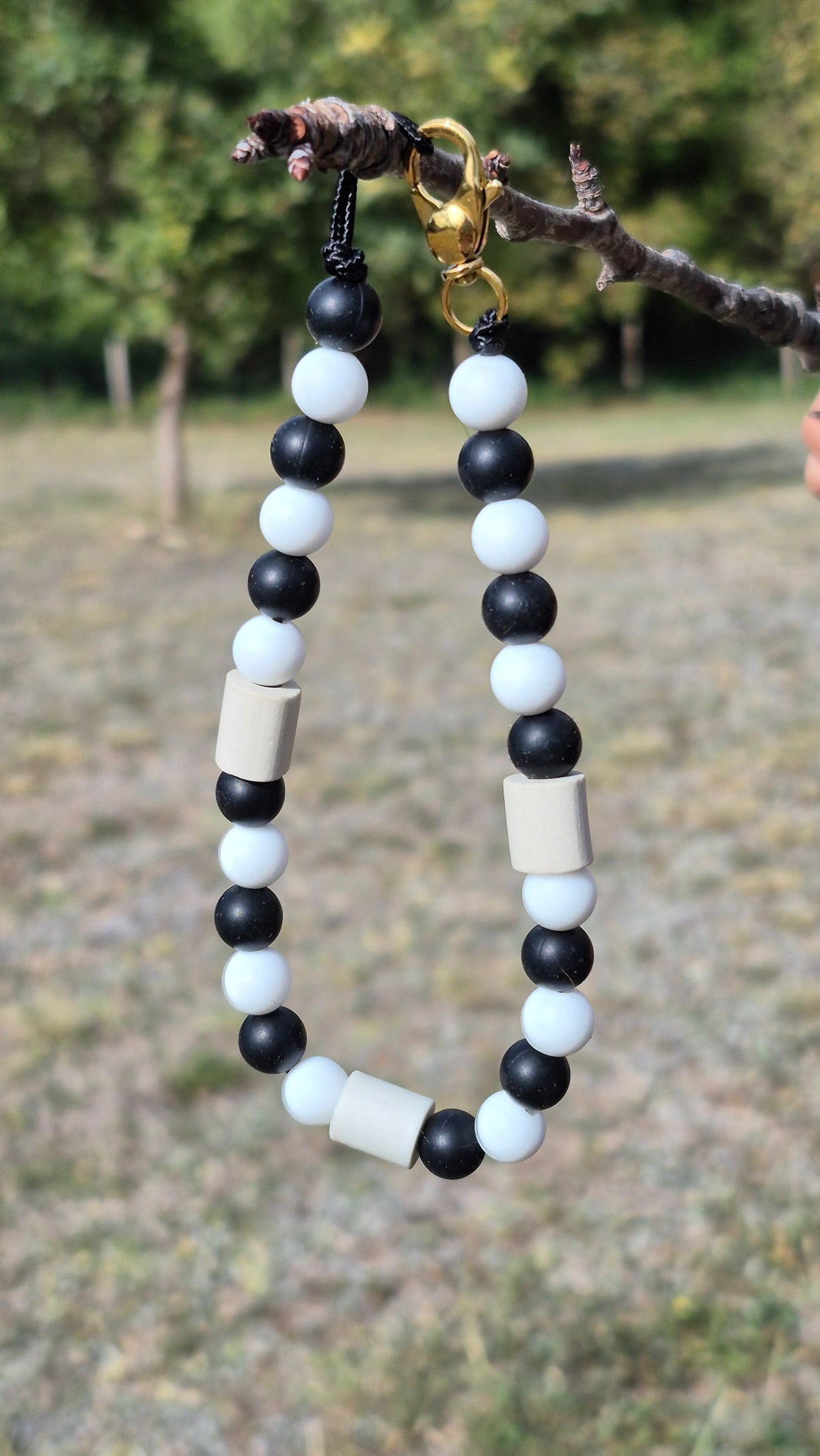 Collier noir et blanc