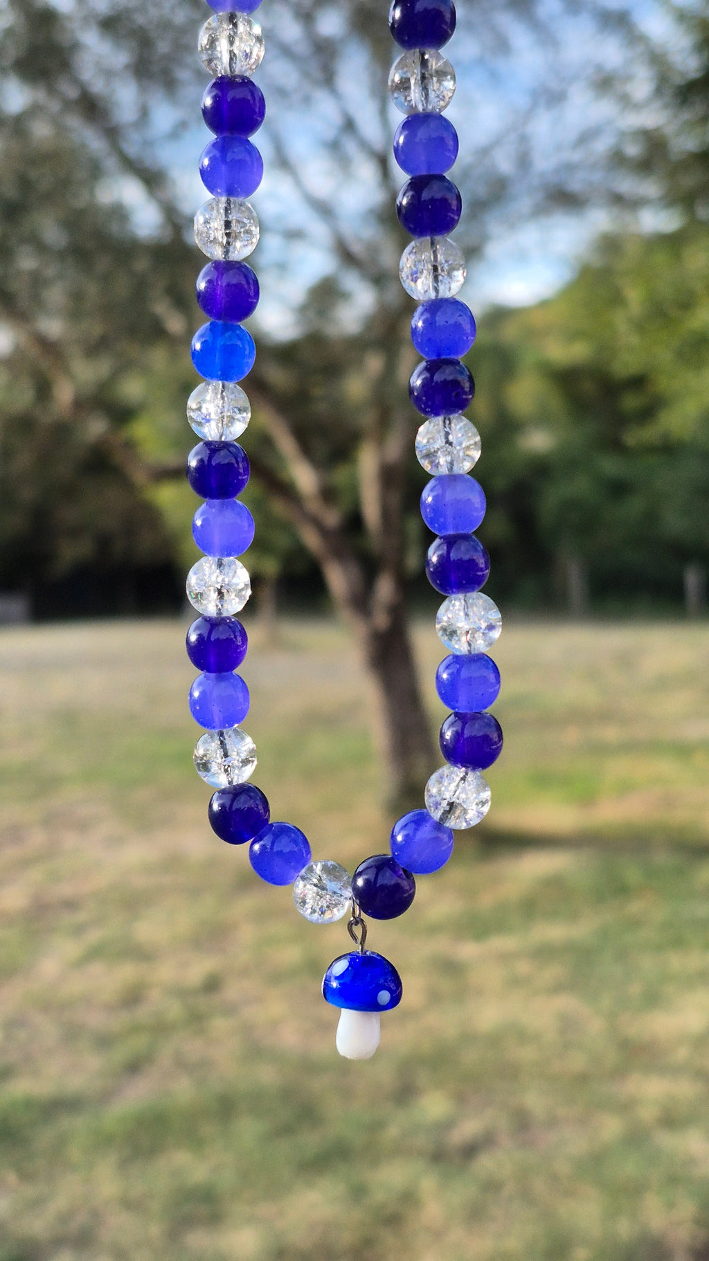 Collier champignon bleu